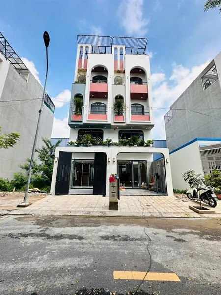 Nhà an phú đông mới đẹp 1 lửng 3 lầu 4x18m. vỉa hè đường nhựa 12m