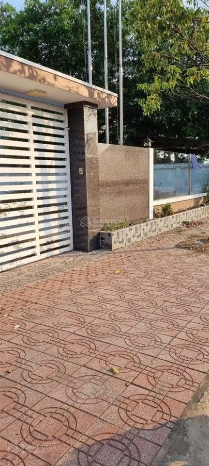 Bán 2318.3m2 đất full thổ mặt tiền quốc lộ 1a, p4, tp tân an đối diện trường lý tự trọng