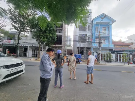 Gia đình tôi cần bán đất mặt tiền 10m5 trần nhân tông , sơn trà ( vị trí gần siêu thị copmart )