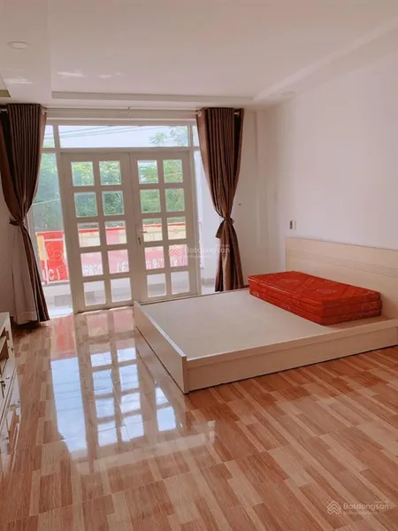 Bán nhà mặt tiền đường kdc nam hùng vương