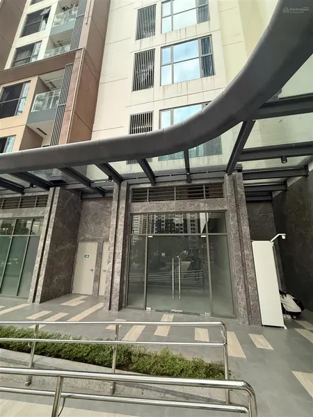 Bán nhanh căn shophouse chân đế masteri 39,3m2, giá chỉ 7.7 tỷ