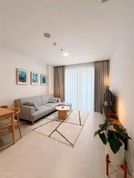 Chính chủ bán gấp 2 phòng ngủ 2wc 65m2 hỗ trợ vay ngân hàng, tầng trung view nội khu hồ bơi