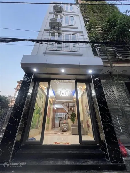 Ô tô đỗ cửa , full công năng , tiện ích ngập tràn , gần chợ , gần trường , gần siêu thị.