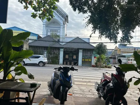 Bán lô góc 2 mặt tiền, 9 kiot, biệt thự sẵn, thu nhập 22triệu, vị trí vàng, giá cực tốt. 0366 236 ***