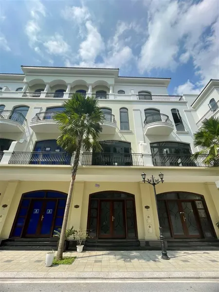 Vin ocp2 cần bán nhanh căn liền kề chà là, dt 63m2, mt 4,5mx14, gần ngay công viên, giá 8,5 tỷ.