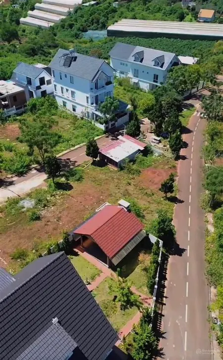 Cần bán lô đất thuộc khu biệt thự vị trí đẹp tại đường mănglin , phường 7 đà lạt lâm đồng