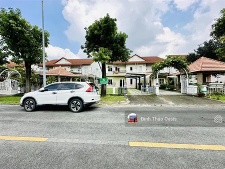 Chủ về đài loan nên cần bán lại biệt thự 300m2 đẹp, giá tốt tại oasis kế siêu thị aeon mall bd