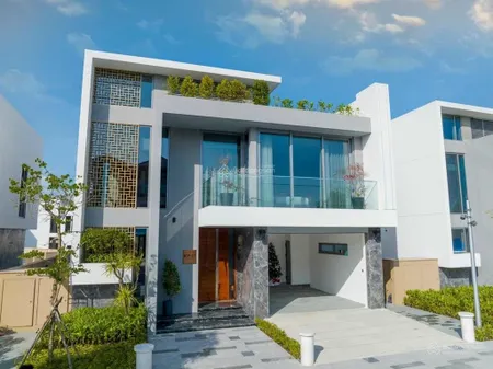 Chính chủ cần tiền bán gấp căn biệt thự 2 tầng nam việt á gần sông hàn,full nội thất gỗ cao cấp