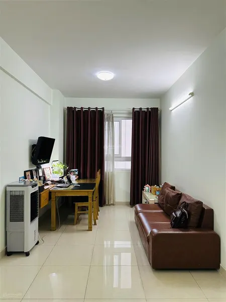 Bán căn 2pn 2wc diện tích 73m2 nhà mới đẹp sạch sẽ sẵn nội thất , view hồ bơi thoáng mát