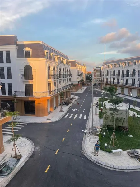 Bán nhà liền kề phân lô sẵn sổ riêng