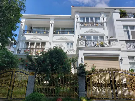 Cần bán gấp căn biệt thự khu mỹ gia, phú mỹ hưng cạnh công viên 2 hecta với dt 289m2 có 5pn