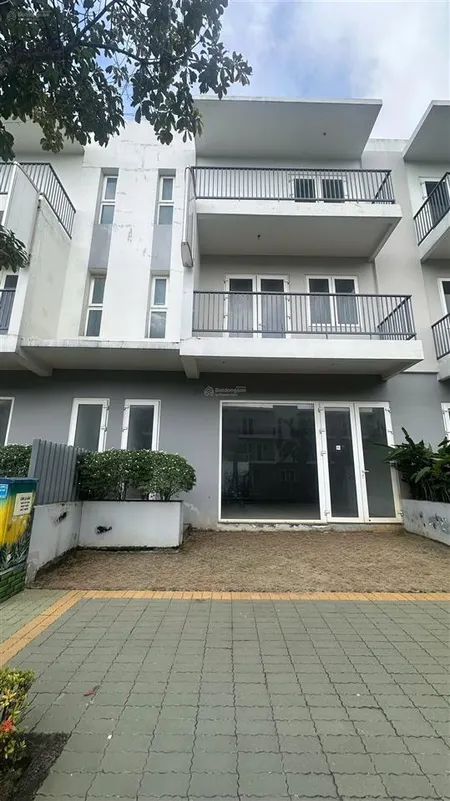 Bán gấp shophouse dragon village giá tốt 8,3 tỷ, 105m2 ở phú hữu, q9, hcm