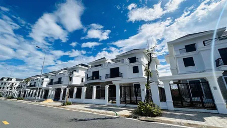 Chỉ 5 căn biệt thự giá ngoại giao view sông ngay đại đô thị 214ha của sun group .