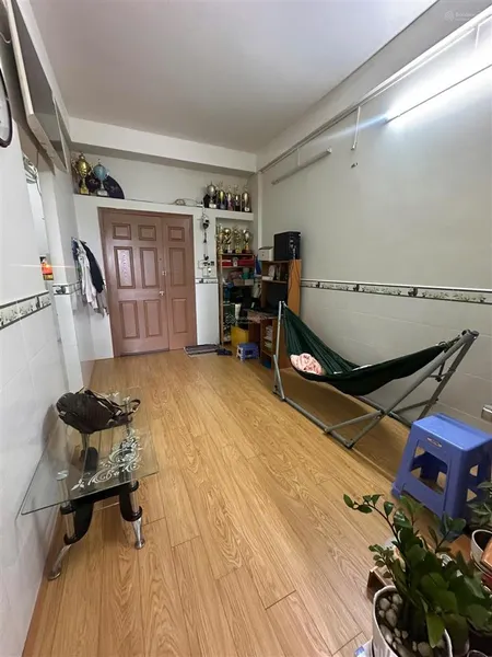 Bán căn hộ hưng phú 48m2, 2 phòng ngủ, tầng 2, thang máy, sàn lót gỗ, đông nam