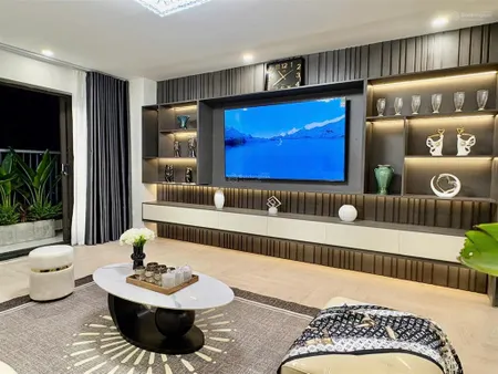 Gia đình chuyển vào sài gòn bán gấp căn hộ 135m2 tầng 15 ban công đn full đồ như ảnh, giá có tl