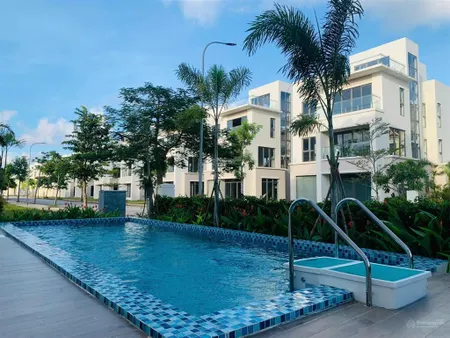 Bán gấp biệt thự sân vườn bể bơi riêng sân golf đồ sơn 4 tầng 300m2 giá 11,85 tỷ.sổ đỏ lâu dài