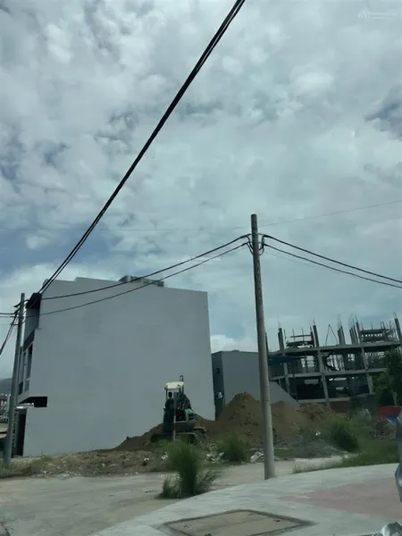 Bán lô đất ngay phan bá phiến, dt 73m, ngang 5.2m, cách biển chỉ 100m, vị trí đẹp không có đối thủ!