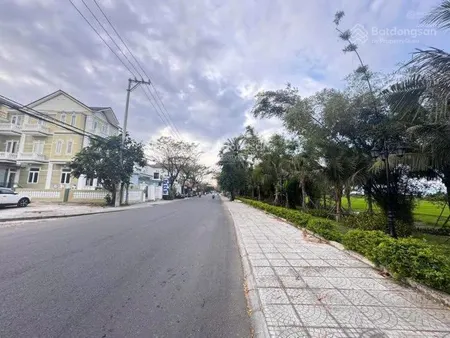 Sập giá ,đất mt đường lý thái tổ , view lúa . hội an dt 193m2 ngang 6m5 hướng đông bắc