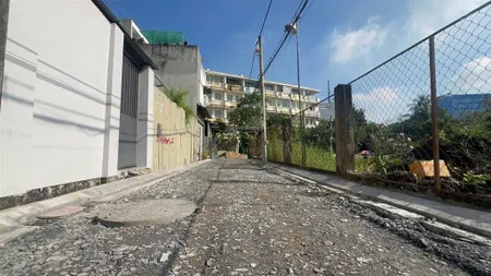 Đất vuông vắn đường trãi nhựa 4.5m dáng đất vuông vức với mt 4m kdc ven sông linh đông