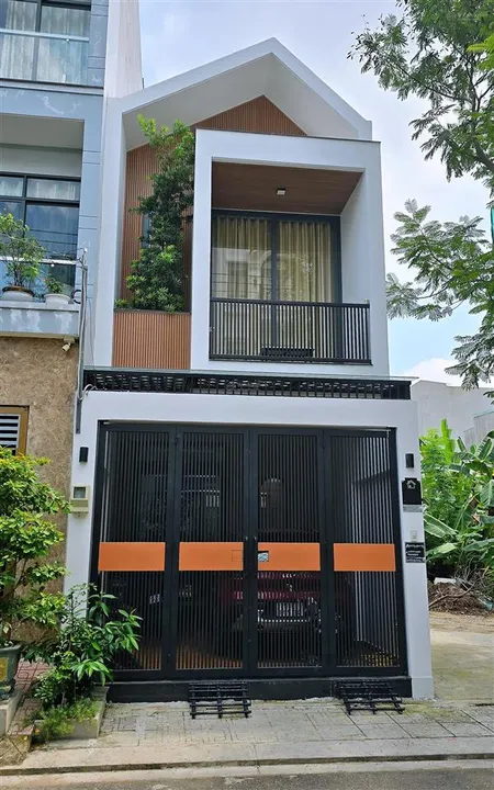 Hẻm 10m thông, 1 trệt 1 lầu 3 phòng ngủ, hoàn công đủ, sổ hồng riêng