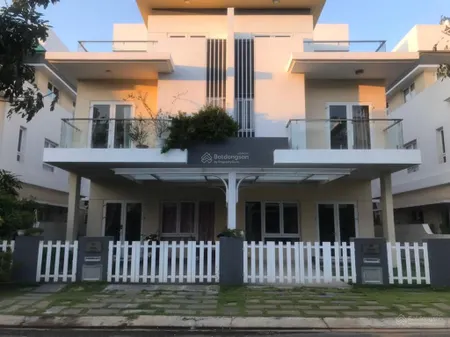 Cần bán căn 6x18m dt 108m2 giá 10.7 tỷ tại melosa garden khang điền nhà thô. sổ hồng riêng