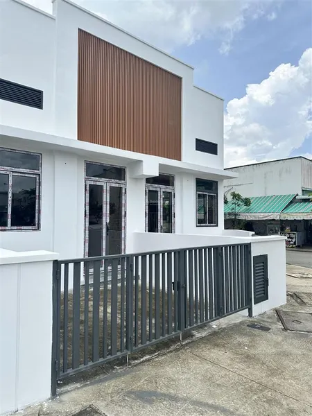 Bán nhà phố mặt tiền tại khu đô thị phước đông, dòng tiền thuê cao 9tr/th