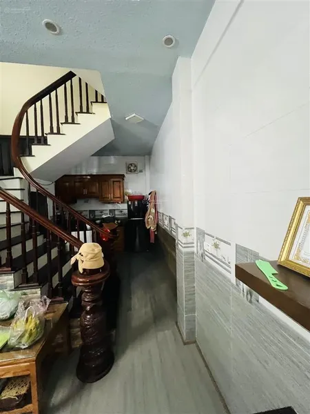 Dưới 4 tỷ bán gấp căn nhà 5 tầng đường thông tại tổ 16 yên nghĩa.