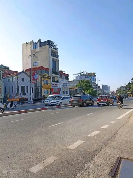 Bán nhà phố âu cơ tây hồ 60 tỷ 255m mt 12m 5t thang máy ô tô tránh kinh doanh.