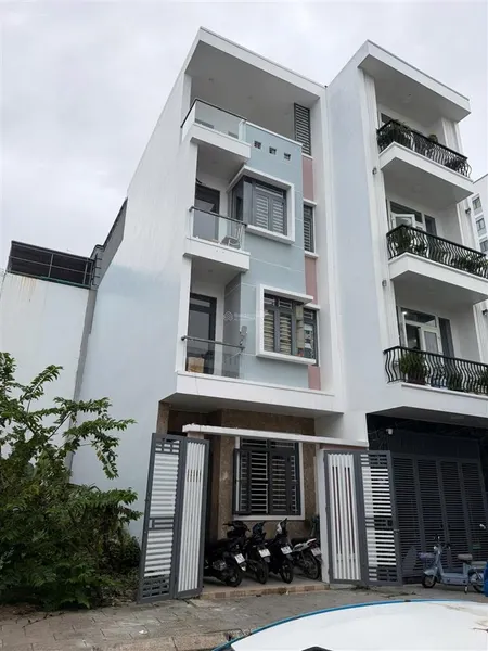 Nhà 4 tầng, đẹp, có sổ hoàn công, gần đường số 28, phước long, giá 6 tỷ 850.