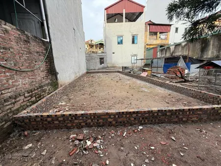 Chính chủ cần bán đất p/lô. ô tô vào đất. dt.62m2. mt 5,1m.tại cự khối long biên