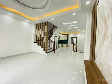 Nhà dân xây 3 tầng ô tô 5 tạ đỗ cửa. gần ô tô tránh 56m2, mặt tiền khủng (6.3m) 4.6 tỷ