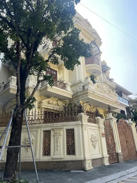Bán biệt thự Lão thành cách mạng - Trần Kim Xuyến - chủ bán kín 260m2 x 5t thang máy - nội thất vip gỗ hương 125 tỷ