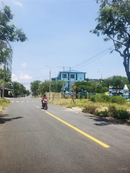 Bán lô đất đường trần văn hai, đối diện toà chung cư, 400m là bãi tắm tân trà, giá chỉ nhỉnh 6 tỷ