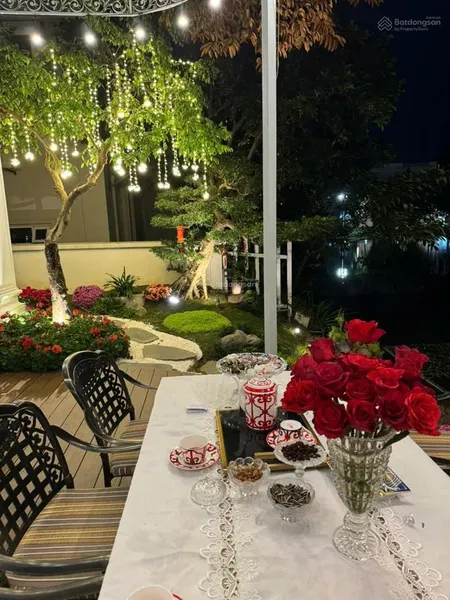 Bán gấp bt bằng lăng 03 08, hướng tn, 346m2 đất, xd 585.9m2 view vườn hoa, sông rộng, giá 105.5tỷ