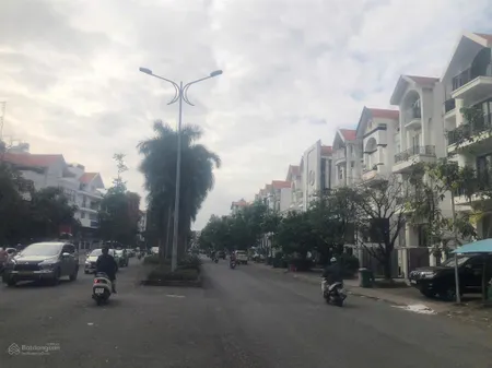 Bán nhà 1 triệt 3 lầu mặt tiền kinh doanh sầm uất đường phạm hùng