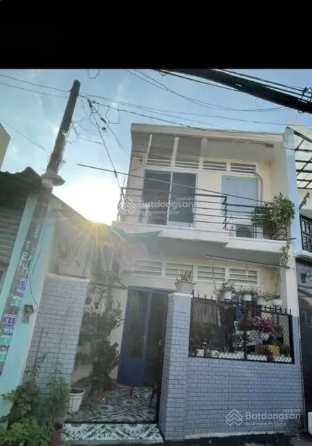 Nhà 1 trệt 1 lửng, gần đh sư phạm kỹ thuật, giá 4,1tỷ. hẻm xe hơi.