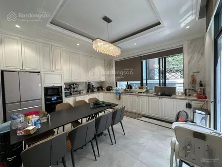 Cần bán gấp liên kề embassy 120m2 46 tỷ 0978 025 ***
