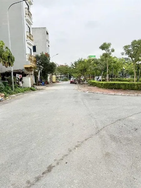 Hàng hiếm giá rẻ chủ mót bán đất phân lô vỉa hè việt hưng chỉ hơn 200 triệu/m2
