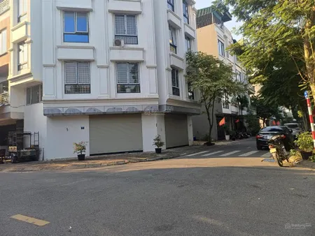 Cần bán mảnh đất phân lô giang biên đất đẹp hiếm có ô tô tránh đường 12m vỉa hè 2 bên