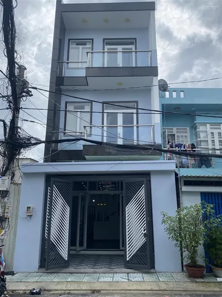 Giảm giá sâu nhà 3 tầng, đường nhựa 10m, cách lê văn lương chỉ 50m giá 6,3 tỷ