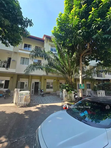 Duy nhất 1 căn biệt thự cạnh khu chinatown đang sẵn hd thuê. 5x20m, 4pn. 1 trệt 2 lầu sân thượng