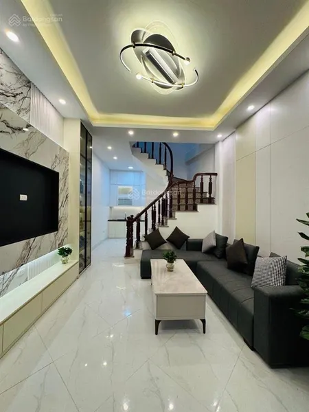 Đền lừ hoàng mai , gần oto , giá 8.4 tỷ , ngõ thông kinh doanh 5 tầng full nội thất.
