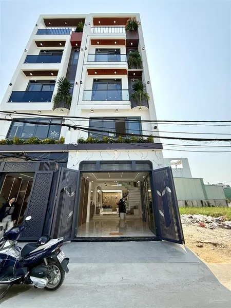 Nhà mặt tiền đường thông thạnh xuân 38, dt 4.2x14m, lửng, 3 lầu, 4pn, p. thờ, gara xe, sân thượng