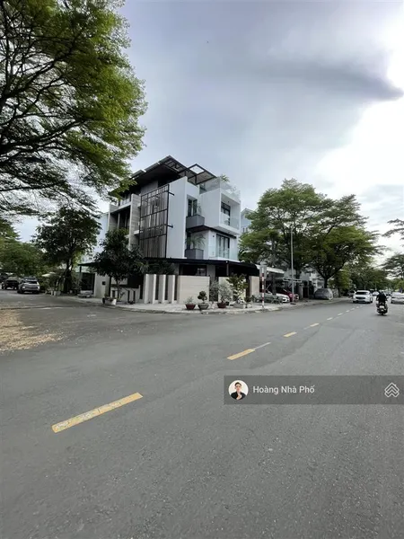 Biệt thự sân vườn kdc gia hoà đối diện the global city 255m2 ngang 9m 5 tầng đường 12m