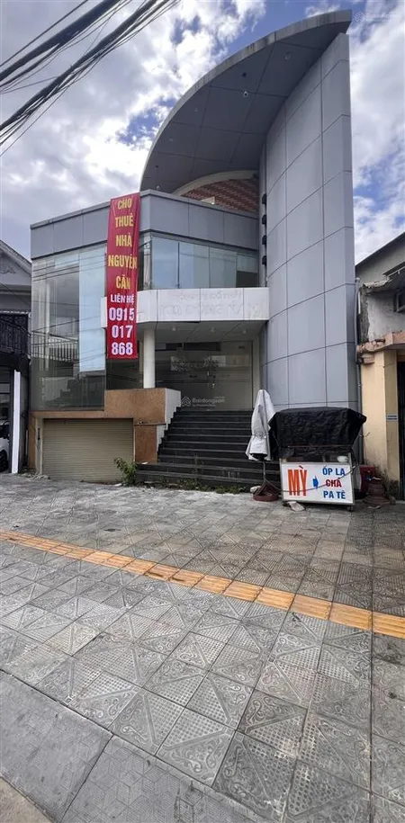Bán nhà tại vị trí kim cương . mặt tiền quốc lộ 9b, đông hà, quảng trị cách trung tâm nhà hát 600m