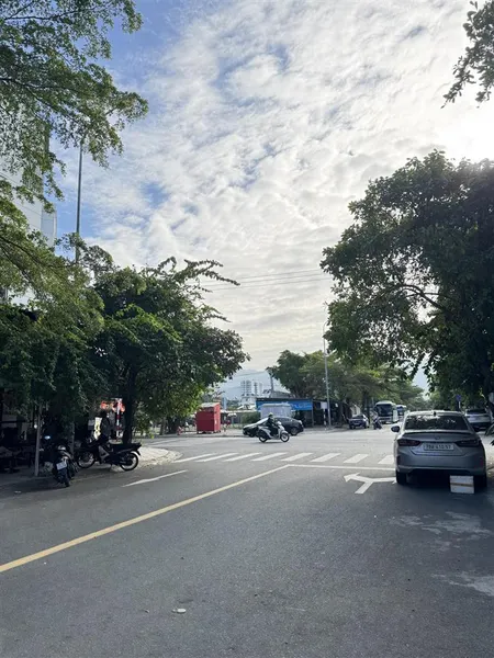 Bán nhà 4 tầng sát sân bóng kdt phước long. giá 12 tỷ hướng đông nam. ngang 5m nhà 4 pn 4wc