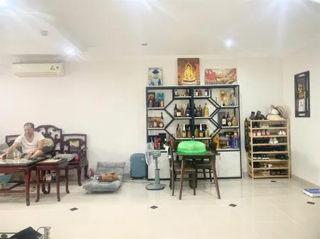 Tôi cần bán căn hộ cc tản đà court, 4,1 tỷ, 72m2 đẹp,nhà đẹp hướng mát.