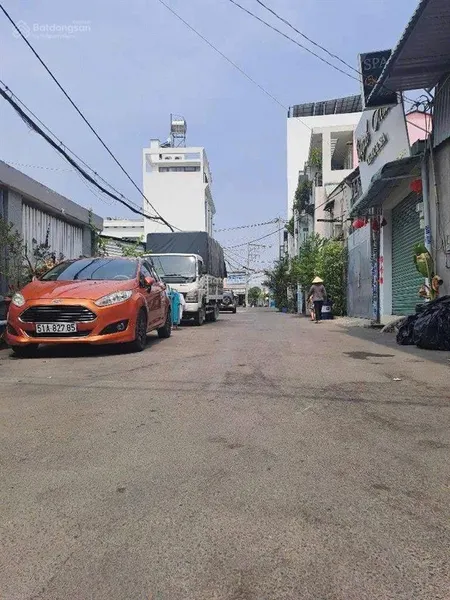 Đất nền ven sông sài gòn diện tích lớn 137m^2, khu nhà lầu đồng bộ, chỉ cách mặt tiền 100m.
