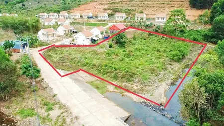 Đất suối dốc trầu, ba cụm bắc sát dân cư, ô tô vi vu * giáp suối siêu mê. giá 900tr