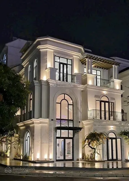 Bán shop villas giá tốt vin q9 240m² hoàn thiện đẹp sẵn hđt 60tr/tháng